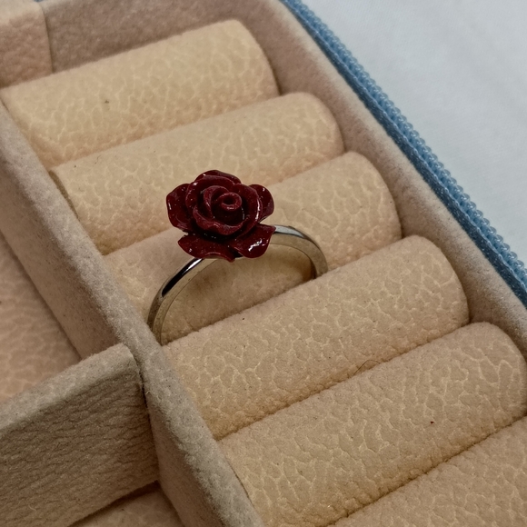 Red Rose Ring - Picture 3 of 4